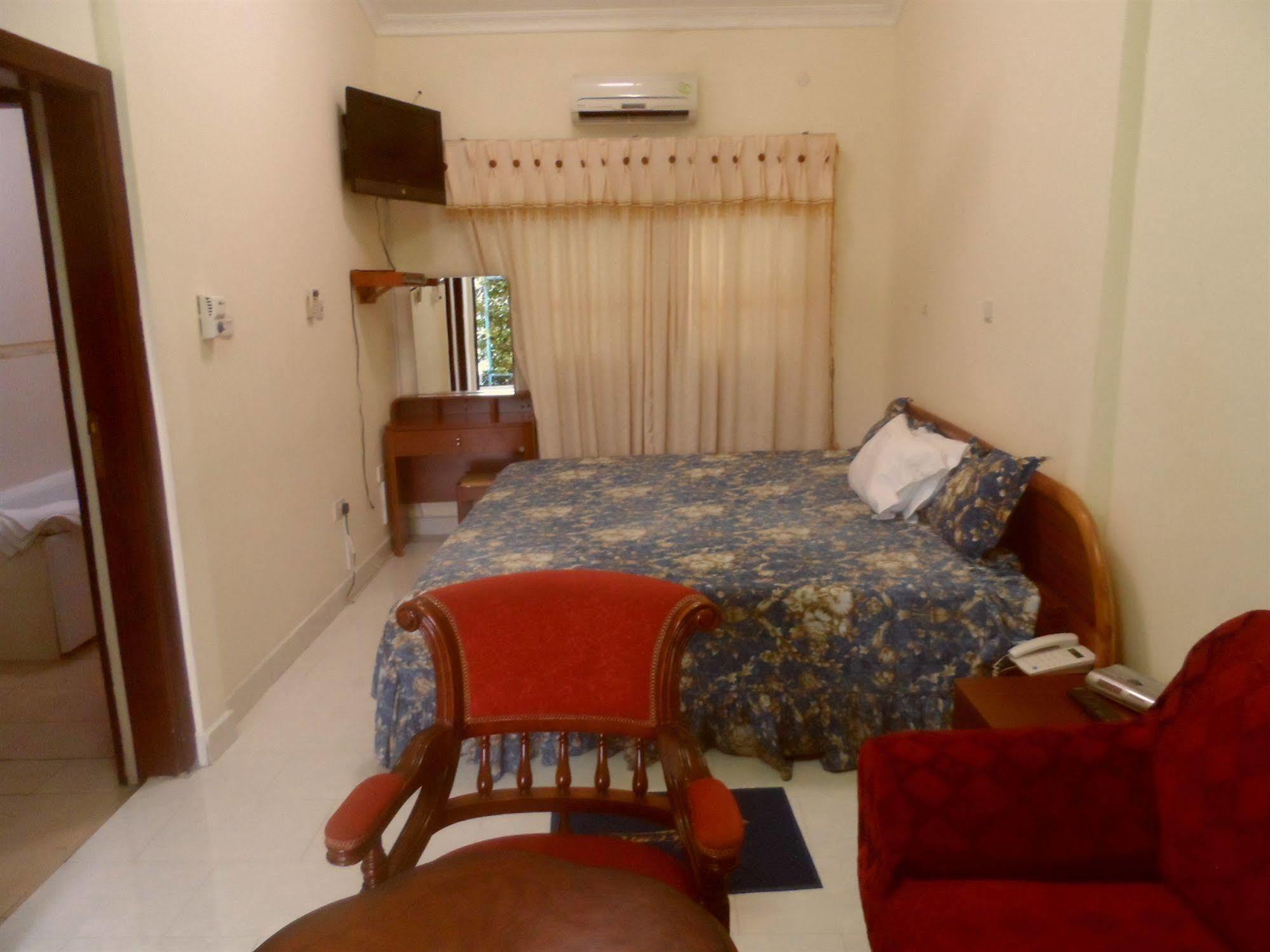 De Holiday Beach Hotel Kokrobite 외부 사진