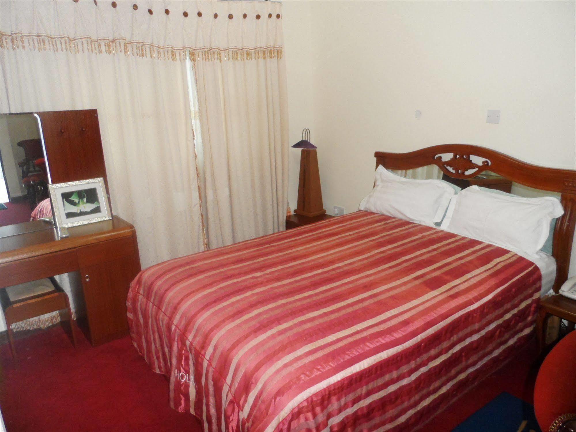 De Holiday Beach Hotel Kokrobite 외부 사진