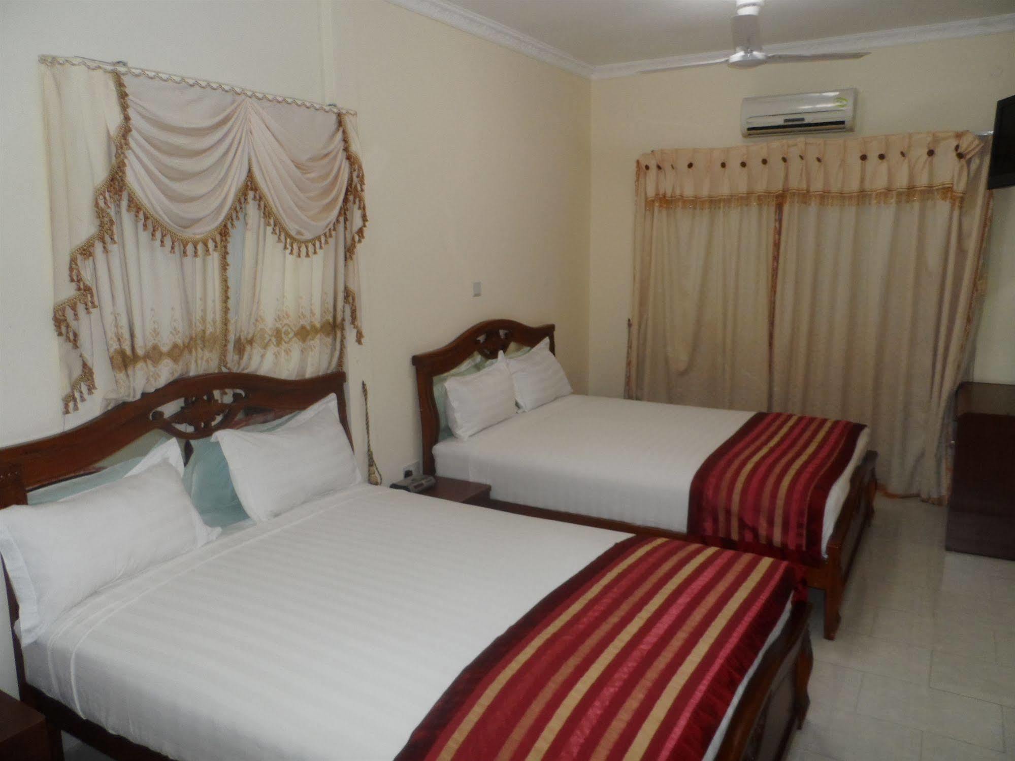 De Holiday Beach Hotel Kokrobite 외부 사진