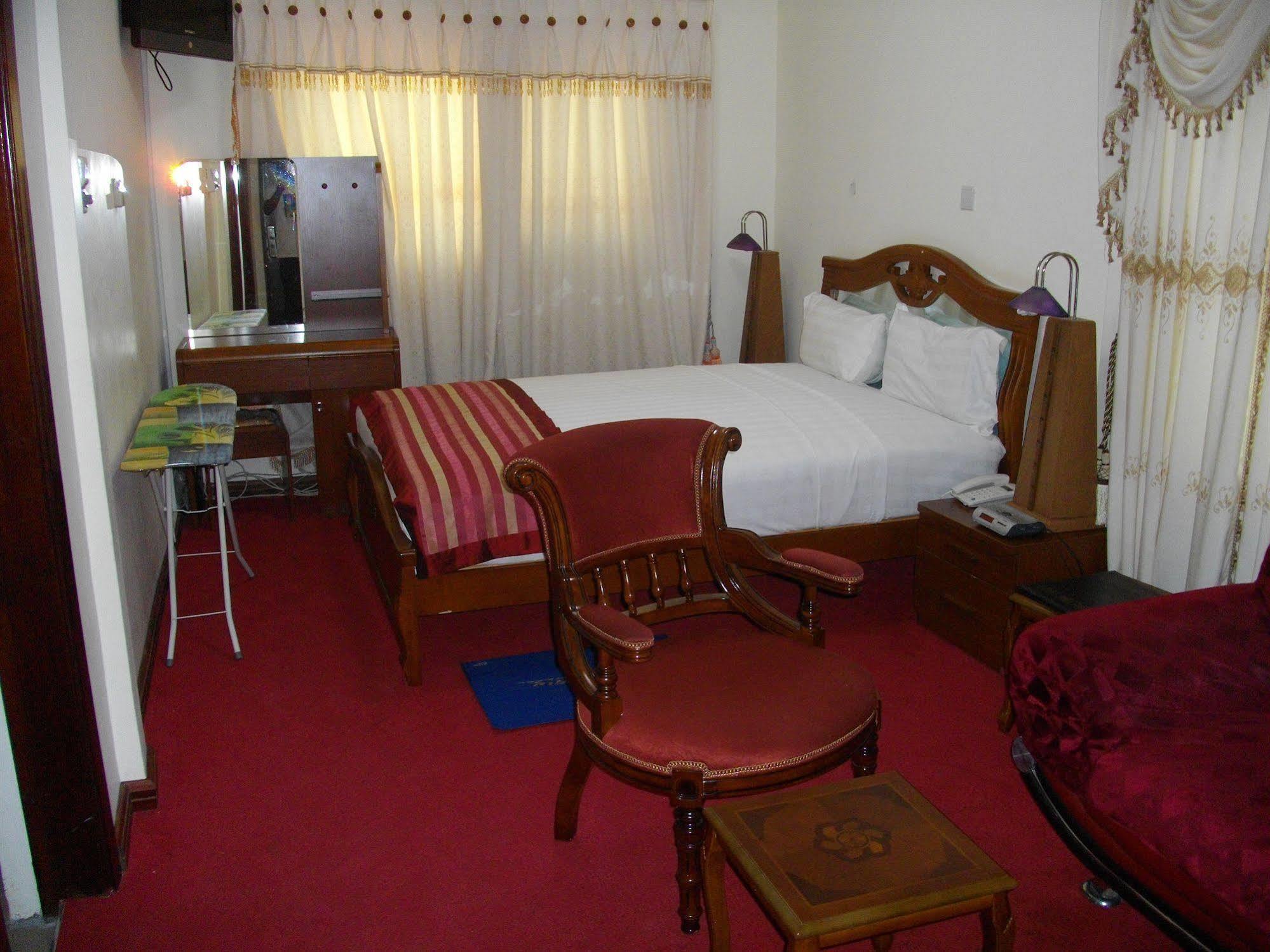 De Holiday Beach Hotel Kokrobite 외부 사진