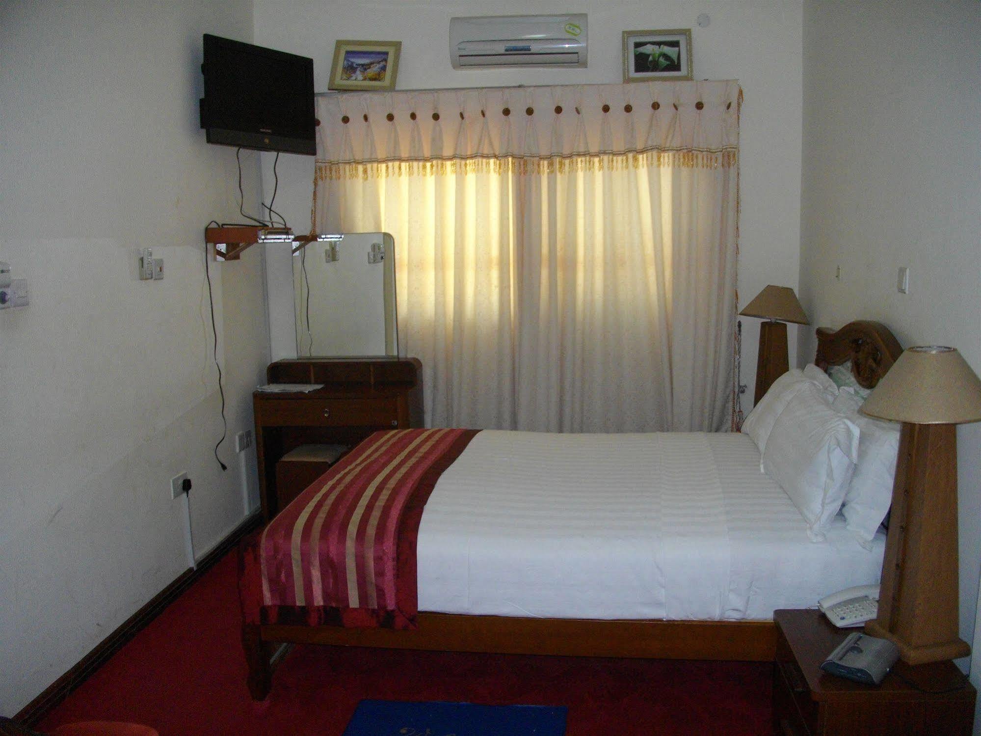 De Holiday Beach Hotel Kokrobite 외부 사진
